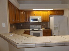 3451 Kearsage Dr-Unit -102 in Lake Havasu City, AZ - Foto de edificio - Building Photo