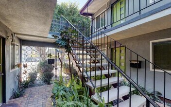 10333 Santa Monica Blvd in Los Angeles, CA - Foto de edificio - Building Photo