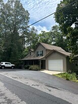 513 Lapidary Ln in Young Harris, GA - Building Photo