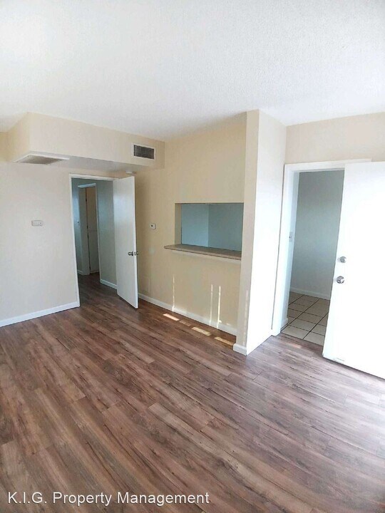 709 S Flower St in Inglewood, CA - Building Photo