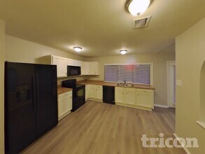 5529 Kerry Ln in Garland, TX - Foto de edificio - Building Photo