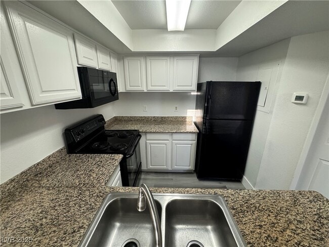 6800 E Lake Mead Blvd in Las Vegas, NV - Building Photo - Building Photo