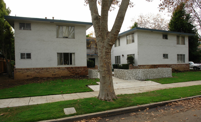 Fairmont Place Apartment Homes in Mountain View, CA - Building Photo - Building Photo