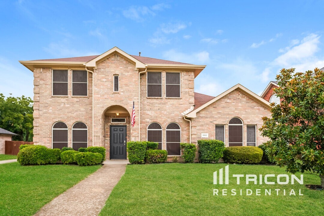 1082 Suffolk Ln in Cedar Hill, TX - Building Photo