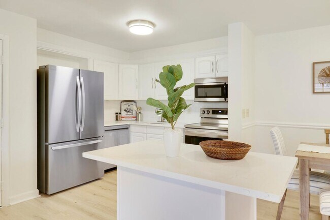 1107 Duncan Cir in Palm Beach Gardens, FL - Building Photo - Building Photo