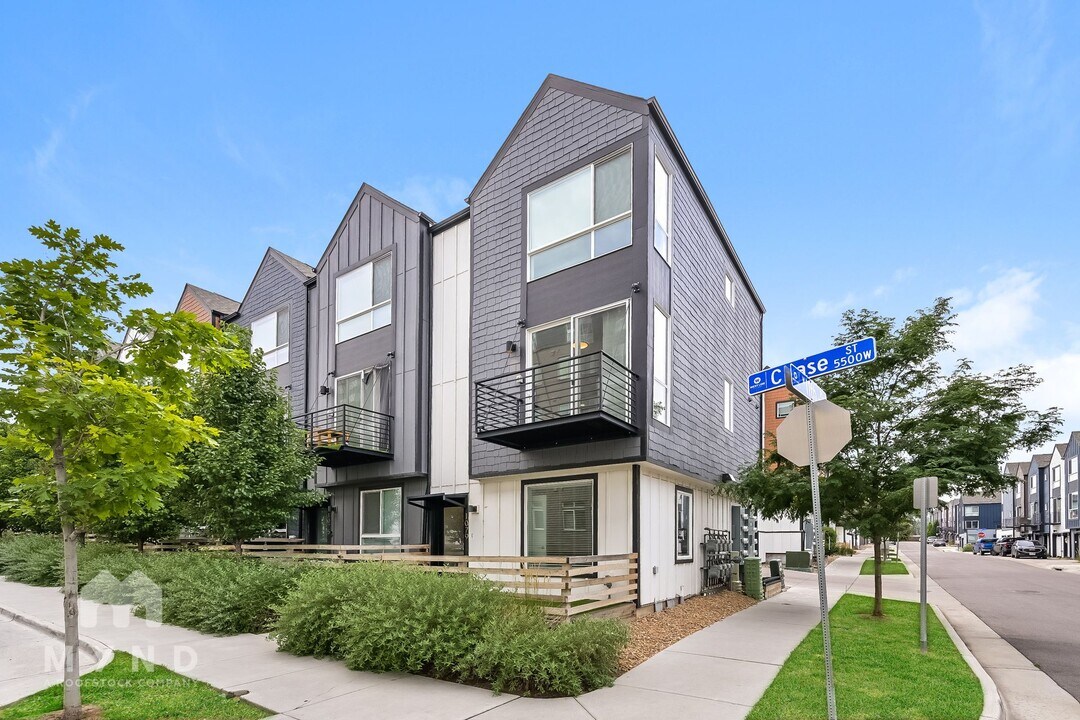 1079 Chase St in Lakewood, CO - Building Photo
