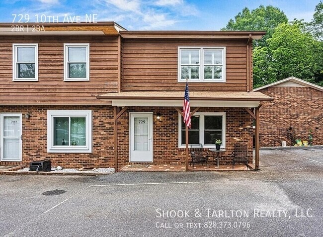 property at 729 10th Ave NE