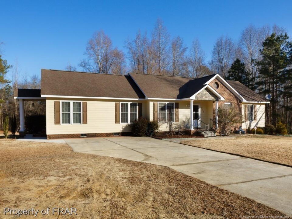 211 Sheffield Ct in Raeford, NC - Building Photo