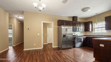 1221 E 26th St in Lynn Haven, FL - Building Photo - Building Photo