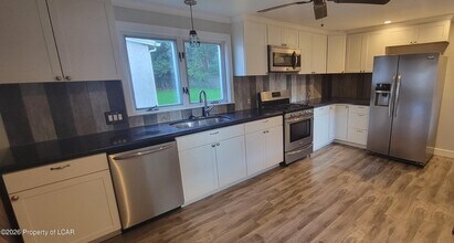 138 Sand St in Dunmore, PA - Building Photo - Building Photo