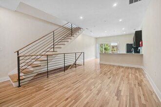 30 Florida Avenue NE, Unit #2 in Washington, DC - Foto de edificio - Building Photo