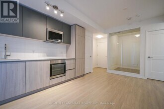 8-4808 Widmer St in Toronto, ON - Building Photo - Building Photo