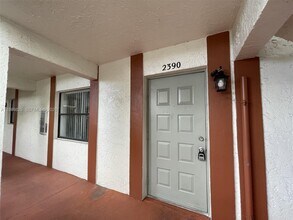 2390 Coral Springs Dr in Coral Springs, FL - Building Photo - Building Photo
