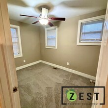 27074 Brettonwoods St in Madison Heights, MI - Building Photo - Building Photo