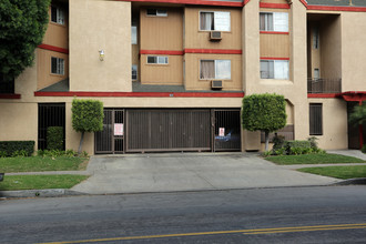 Chestnut Villas Apartments in Santa Ana, CA - Building Photo - Building Photo