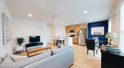 Fisher Trails in Dallas, TX - Foto de edificio - Building Photo