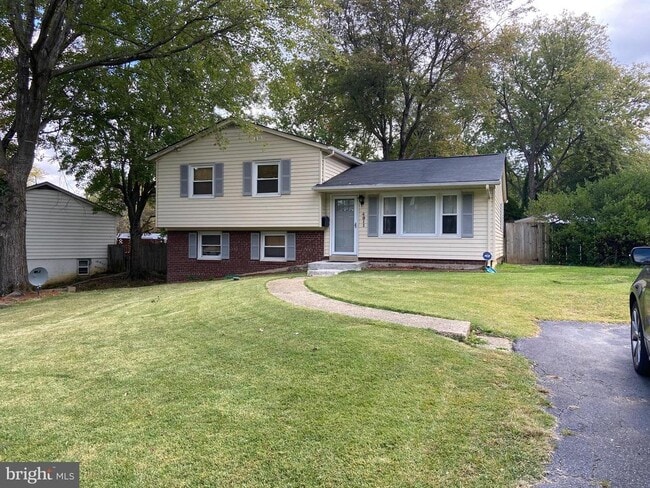 property at 4911 Poplar Dr