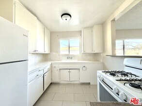 854 S Sherbourne Dr in Los Angeles, CA - Building Photo - Building Photo