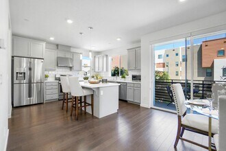 5856 Cadence Ave in Dublin, CA - Building Photo - Building Photo