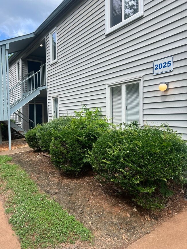 property at 2025 Harvest Ln