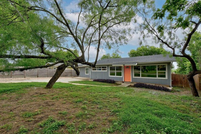 6301 Arnold Dr in Austin, TX - Building Photo - Building Photo