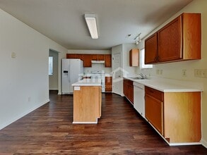 1066 Bridgend Dr in High Point, NC - Foto de edificio - Building Photo