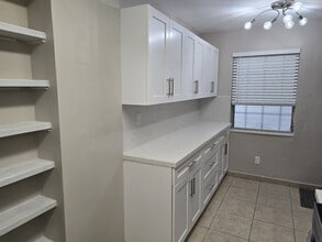 8701 SW 141st St, Unit B2 in Palmetto Bay, FL - Building Photo - Building Photo