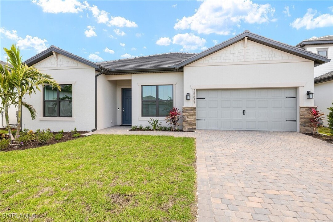 25637 Shoreline Gaze Dr in Bonita Springs, FL - Building Photo