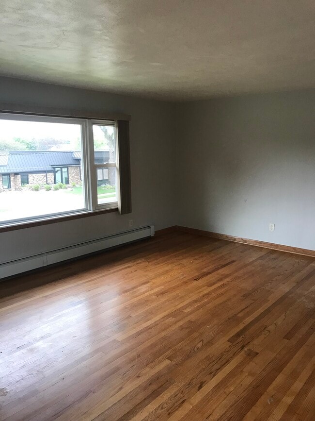 1035 N Bristol St, Unit #4 in Sun Prairie, WI - Building Photo - Building Photo