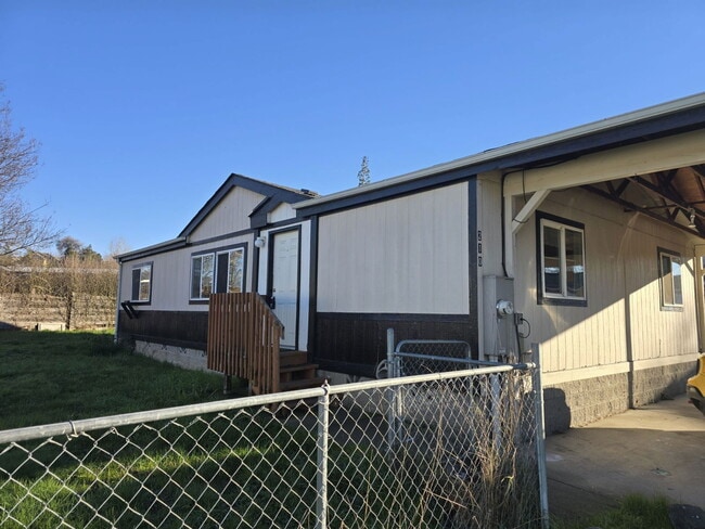 210 Bobwhite St in Roseburg, OR - Building Photo - Building Photo