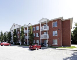 49 Jacobs Ter in Barrie, ON - Building Photo