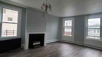 302 Summit Ave in Jersey City, NJ - Building Photo - Building Photo