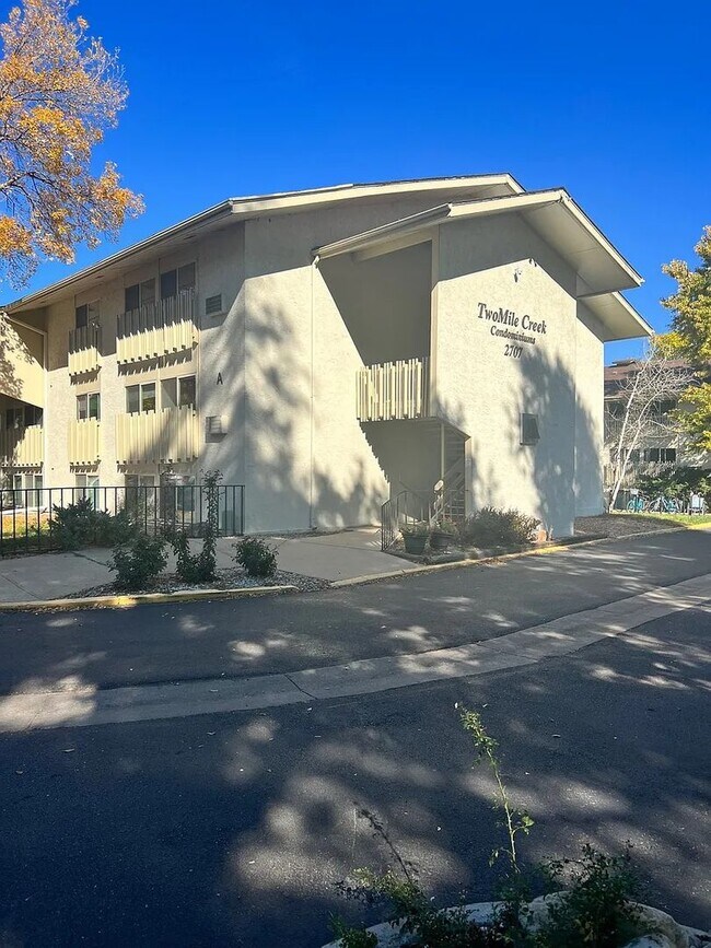 property at 2707 Valmont Rd