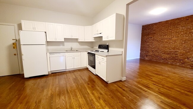 25 Stearns Rd, Unit 5 in Brookline, MA - Building Photo - Building Photo
