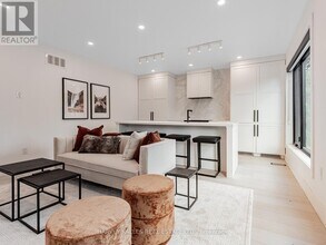 35 Curzon St in Toronto, ON - Building Photo - Building Photo