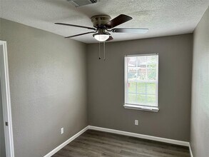 2310 Kingsdale Dr in Deer Park, TX - Building Photo - Building Photo