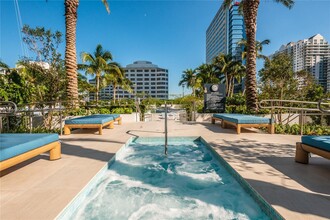 950 Brickell Bay Dr, Unit 1506 in Miami, FL - Building Photo - Building Photo