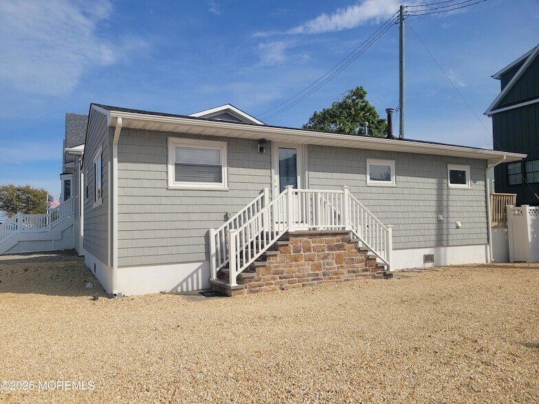 141 Ocean Bay Blvd in Lavallette, NJ - Foto de edificio