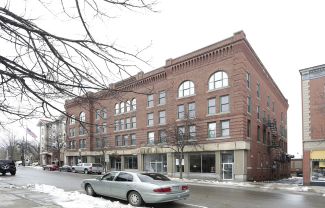 653 Main St