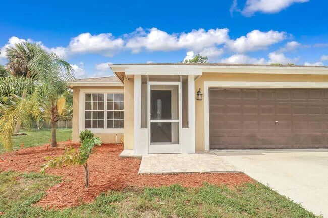 property at 5472 Club Cir