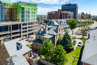 Tadousac Apartments in Omaha, NE - Foto de edificio - Building Photo