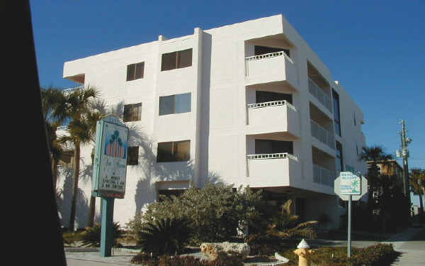 Sea Haven in Indian Rocks Beach, FL - Foto de edificio