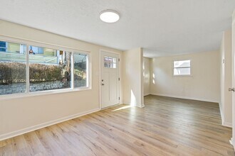 129 Weber Wy in Pittsburgh, PA - Building Photo - Building Photo