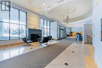 11121 Yonge St in Richmond Hill, ON - Building Photo - Building Photo