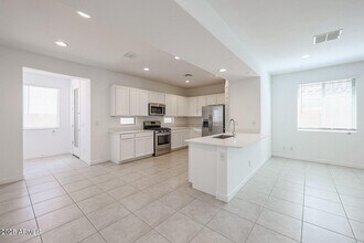 16434 W Saguaro Park Ln in Surprise, AZ - Building Photo - Building Photo