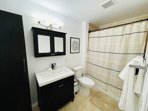 6386 Rancho Mission Rd, Unit 307 in San Diego, CA - Building Photo - Building Photo