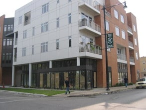 Manor's Gate in Chicago, IL - Building Photo - Building Photo