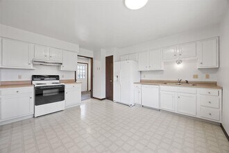 1564 Prairie du Chien Rd in Iowa City, IA - Building Photo - Building Photo