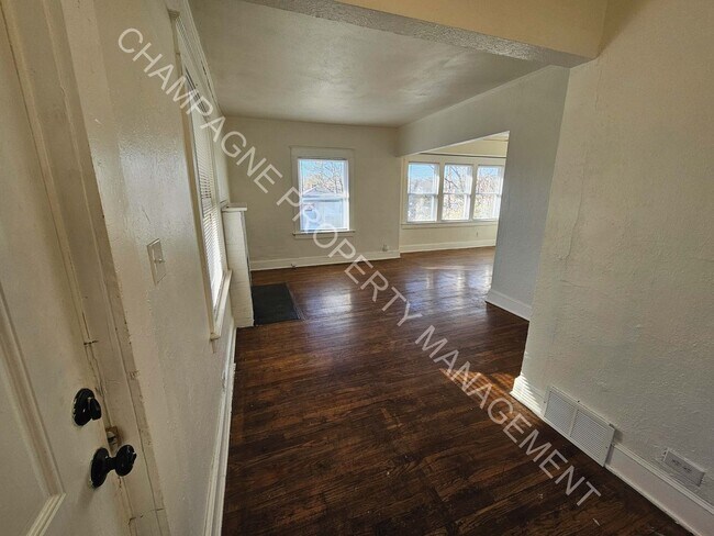 2414 E 42nd St in Kansas City, MO - Foto de edificio - Building Photo