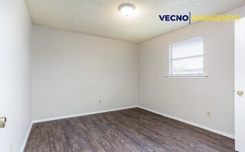 102 E Cheryl Dr in San Antonio, TX - Building Photo - Building Photo